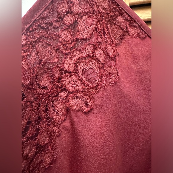 Talula Size S Burgundy Spagetti Strap Adjustable Pleated Lace Inset Camisole Top - Picture 9 of 13